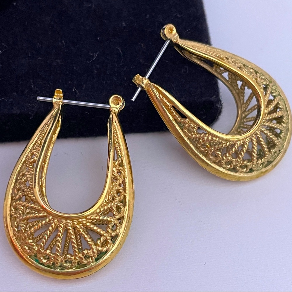 Vintage Heavy Gold Tone Filigree Party Mob Wife Party Prom Retro Hoop Earrings